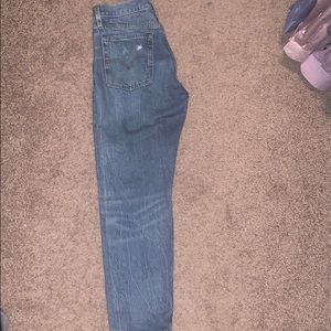 Levi’s Iconic Wedgie size 27 fits more like a 26